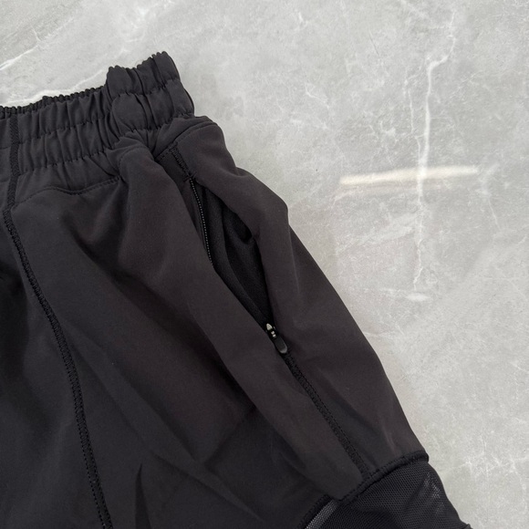 Women’s Lululemon Hotty Hot Low-Rise Lined Short 4" Workout Athletic Size 8 - Picture 9 of 16